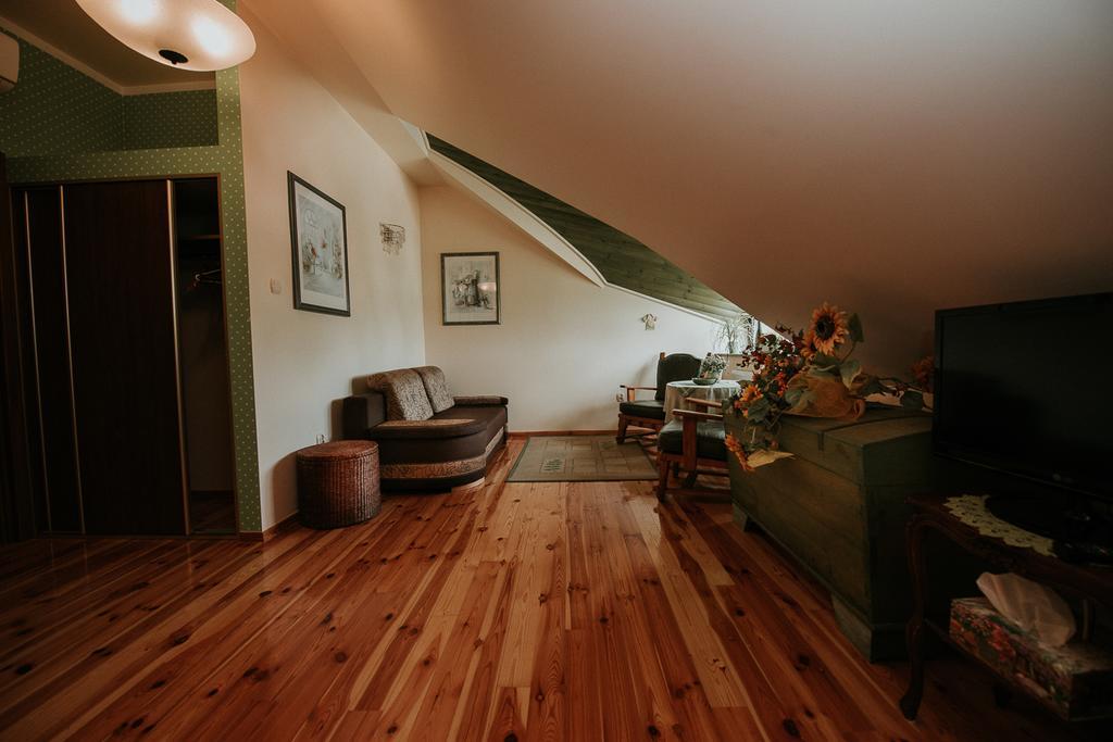 Kaktusik Hotel Аугустов Екстериор снимка